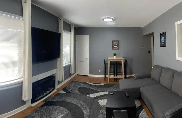 2 Bedroom Apartment In Great Location!!