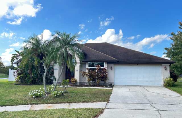 Waterfront Pool Home in Waterford Lakes