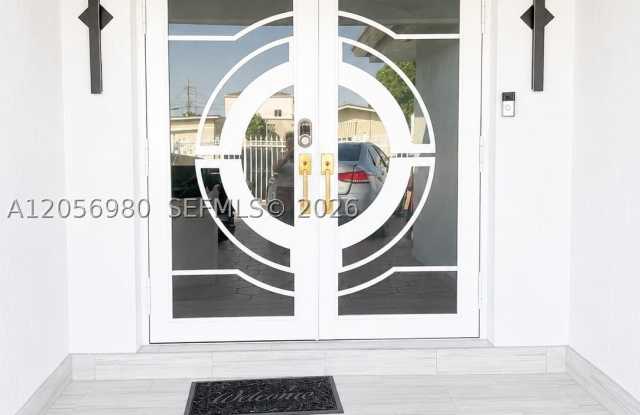 240 Tamiami Canal Rd