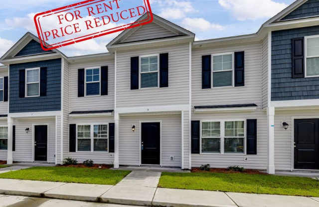 3 Bed 2.5 Bath MODERN TOWNHOMES Conveniently located near I-95