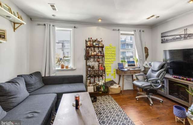 238 W GIRARD Avenue unit: 2