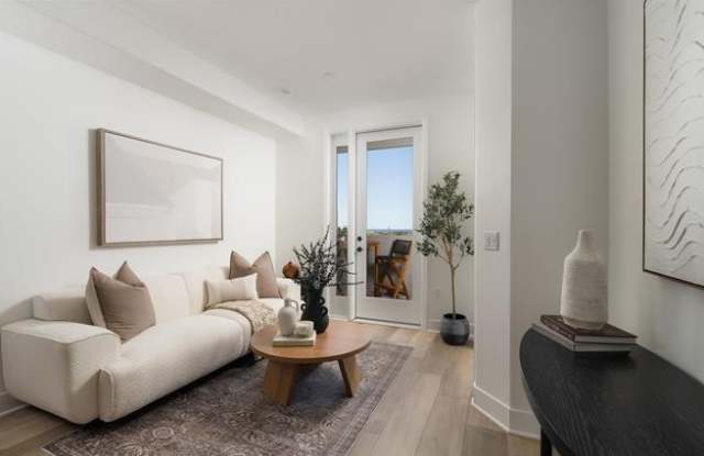 402 W Grand Ave Unit 127H