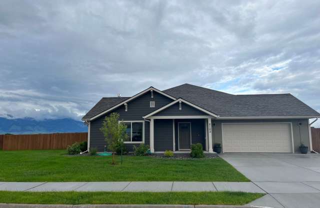 2103 E Silver Circle