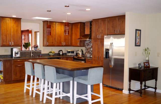 4 Bed 2.5 Bath House One Block From North Boulder Park.