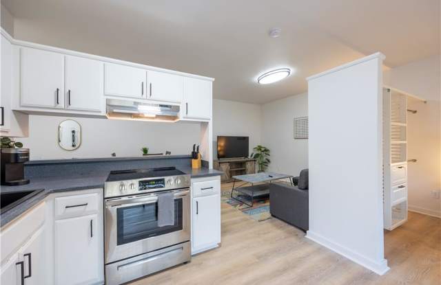 302 Southwest 6th Street - 22