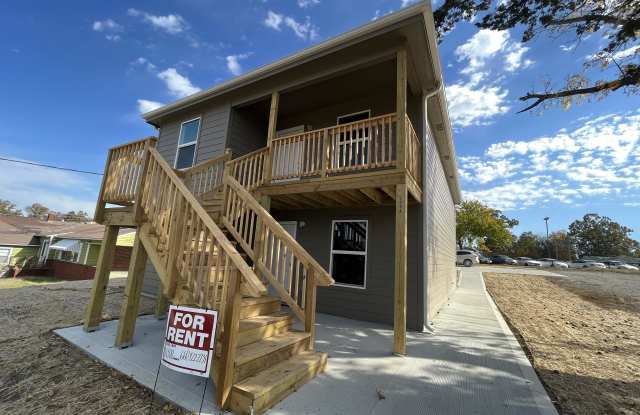 Photo of 703 South Holden Street - B