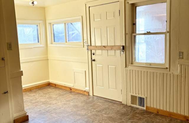 Photo of 207 East Burleigh Street - 1