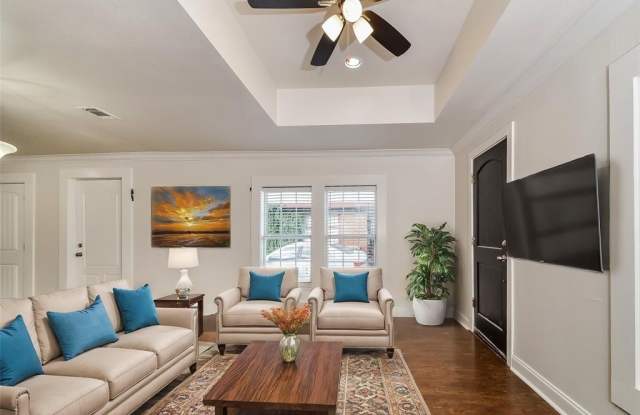 814 W College Street