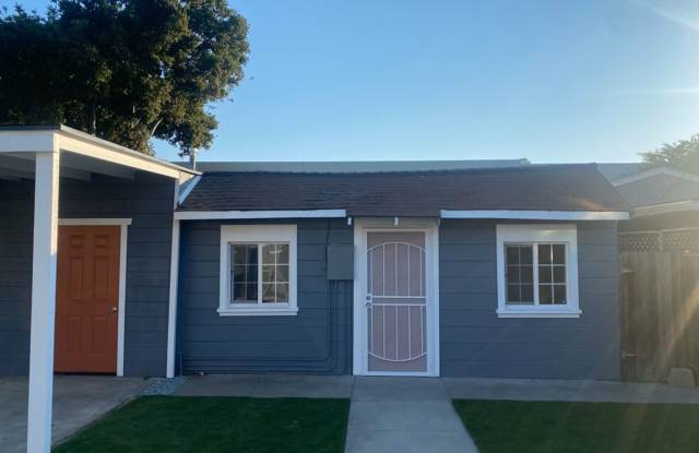 Beautifully maintained detached house with A/C, parking, refrigerator, washer and dryer, private rear yard, CAT friendly