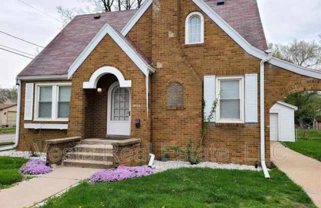 1009 N Livingston St. Bloomington
