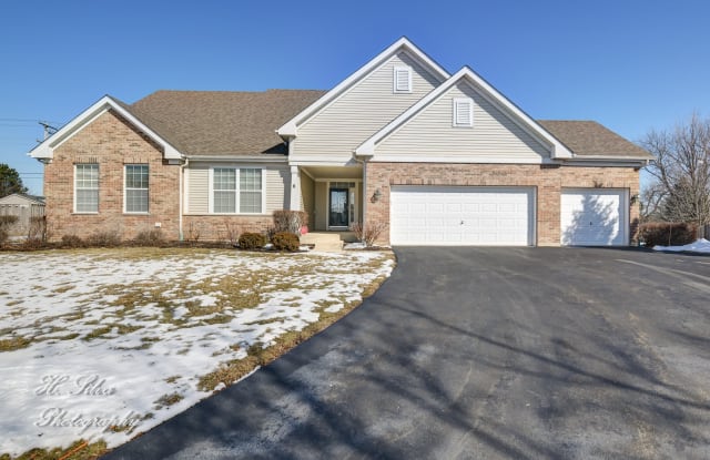 8 Turnberry Court - 8 Turnberry Court, Lake in the Hills, IL 60156