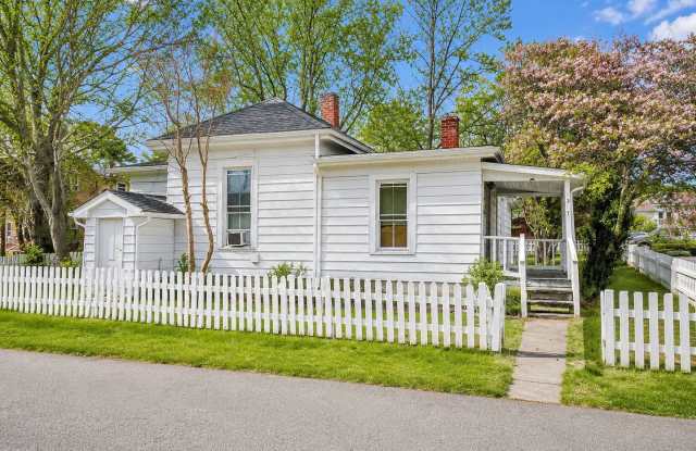 Perfect Location — Downtown Blacksburg, Walk to Campus!