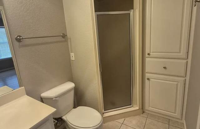 3 bed 3 bath one block away from Baylor