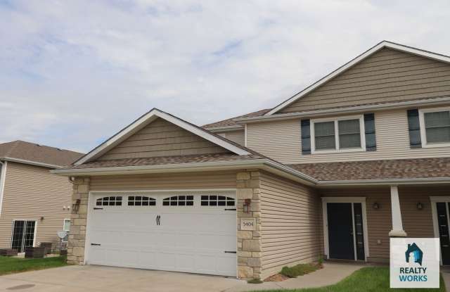 Large 3 Bedroom Town Home!