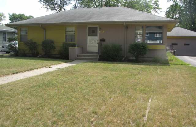 Great location in Richfield,*3Bed*1Bath single family home Avail Aug. 1