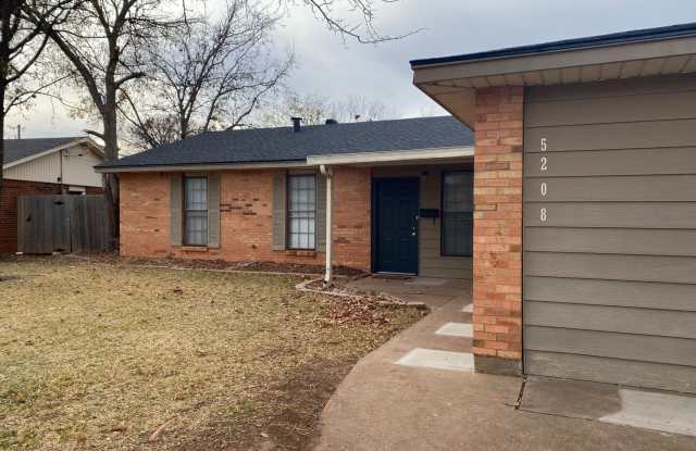 Spacious 3 Bedroom 2 Bath in University Park!
