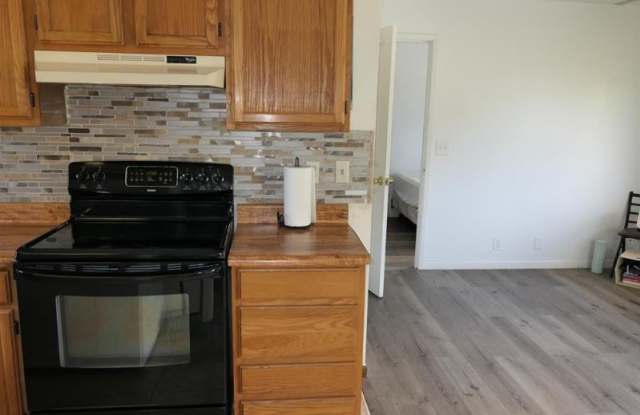 1 E Welakahao Rd (upstairs)