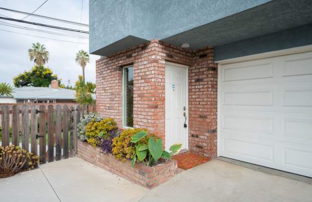 Contemporary New home in Monrovia
