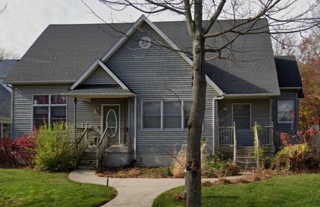 Huge 3-bedroom, 4-bath, 3-car garage townhome in Longfellow neighborhood