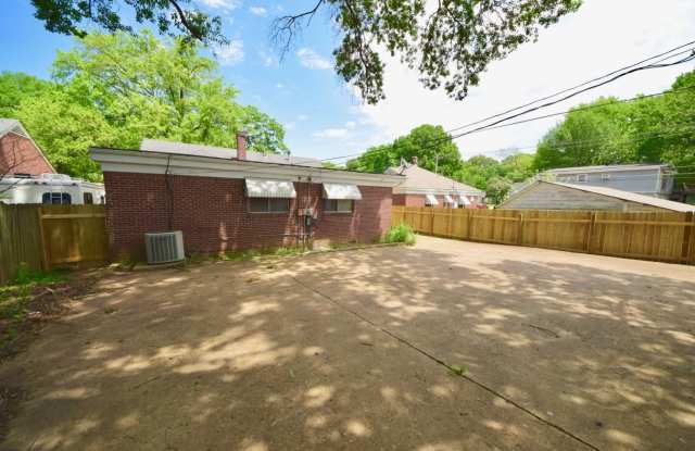 Photo of 4 Bedroom, 2 Bathrooms Near UOM and Highland