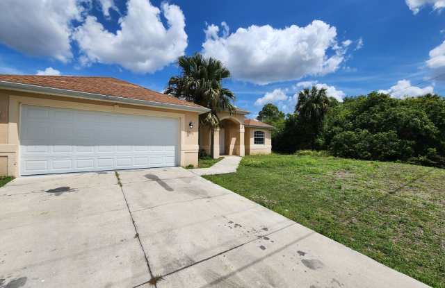 Charming 3 Bedroom 2 Bathroom Home in Lehigh Acres