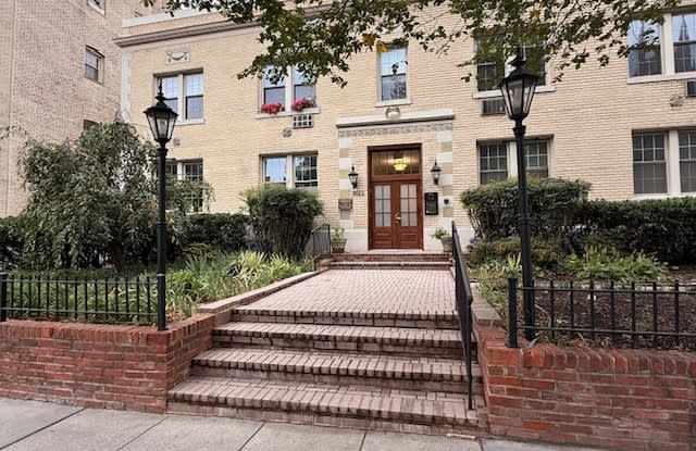 Photo of 3022 Wisconsin Ave Nw