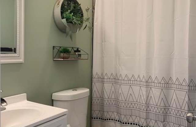 1829 N 33RD Street unit: 2F