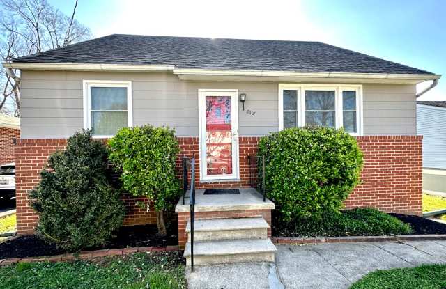 Charming 3 Bedroom/1 Bathroom Home in Essex, Baltimore, MD!