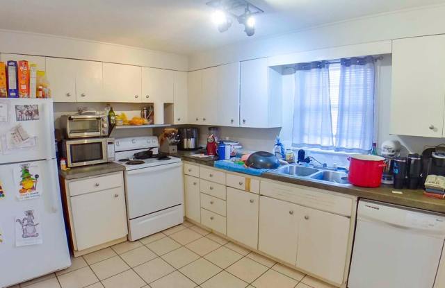 Photo of Great Location! 2 Blocks to Campus + Pet-Friendly + Off-Street Parking + Washer  Dryer Included! Available August 5th!