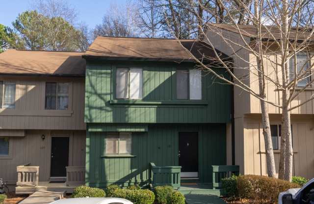 PRE-LEASE AUGUST 1, 2025 - 3 bedroom 2.5 bath townhouse near Milledge Avenue on Riverbend East in Athens, GA