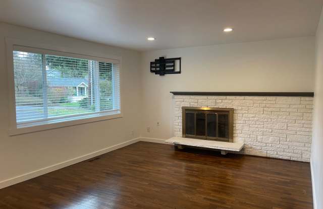 Adorable Bellevue rambler!