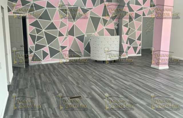 1152-1164 North Goodman St - 1164 - Store Front