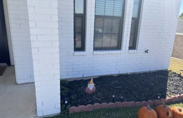 Photo of 1103 Travis Circle