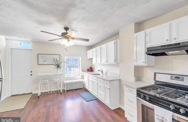 2925 E MONUMENT Street