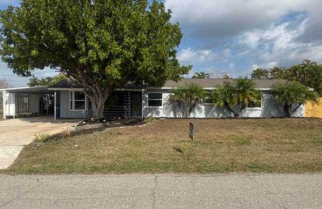 Photo of Welcome to your private Florida retreat in Palmetto!