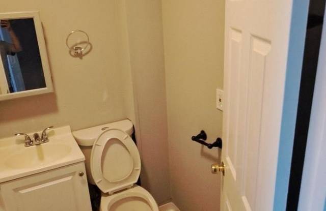 2427 E FEDERAL Street