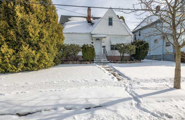 Photo of 4417 W 51st St