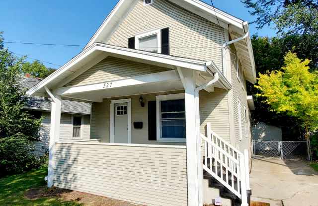 Photo of 327 Leslie Street