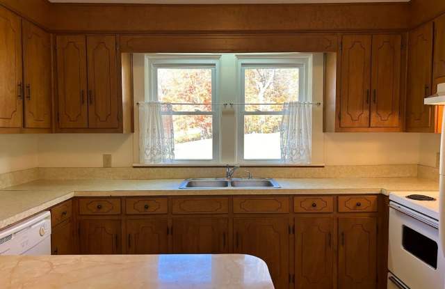 Charming 2 Bedroom Home with Stunning Views