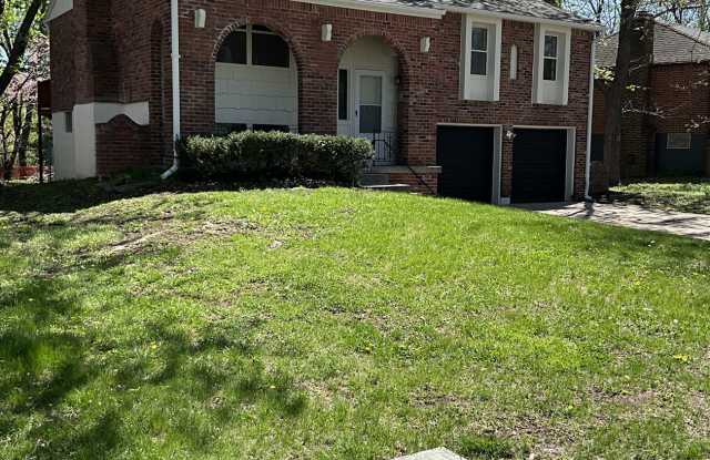 704 Northwest Stratford Place