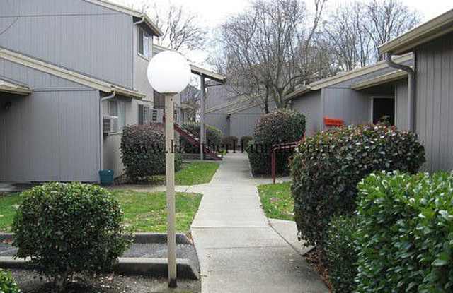 855 NE Victoria St Apt 7