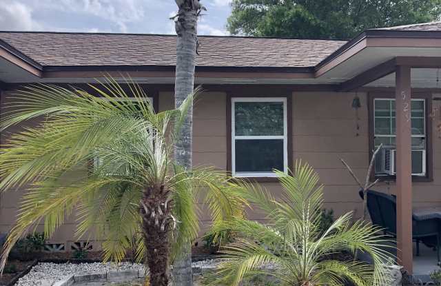 527 13th Avenue Northeast