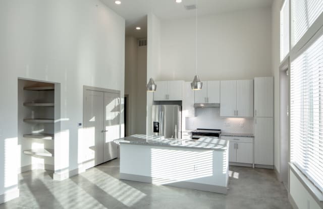 Magnolia on Oak Street