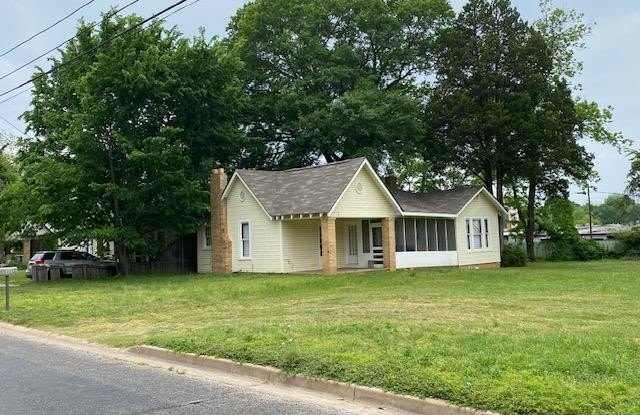 Photo of 302 College St