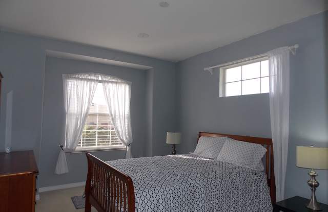 1192 West Diamond Shore Loop