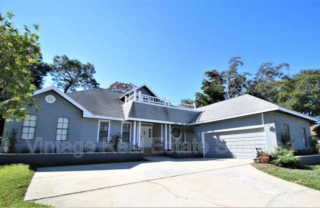 1448 Indian Trail North