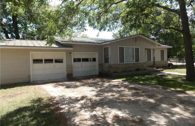 310 N Veramendi Avenue - 310 North Veramendi Avenue, New Braunfels, TX 78130