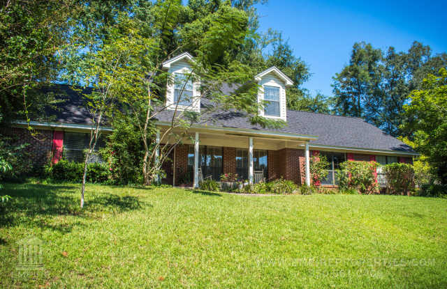 Beautiful Large home off of Mahan