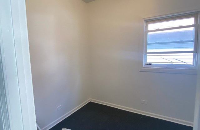 8752 S Saginaw Avenue