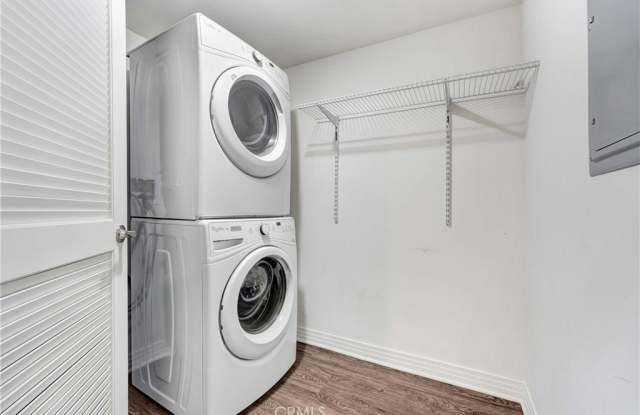 5818 Whitsett Avenue